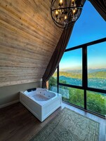 Deluxe Villa | Banyo | Duş, ücretsiz banyo/kozmetik ürünleri, saç kurutma makinesi, terlik 