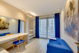 1 habitación, escritorio y sistema de insonorización 