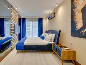 Suite, Balkon | 1 Schlafzimmer, Schreibtisch, schallisolierte Zimmer