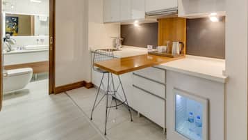 Suite, Balcony | Minibar