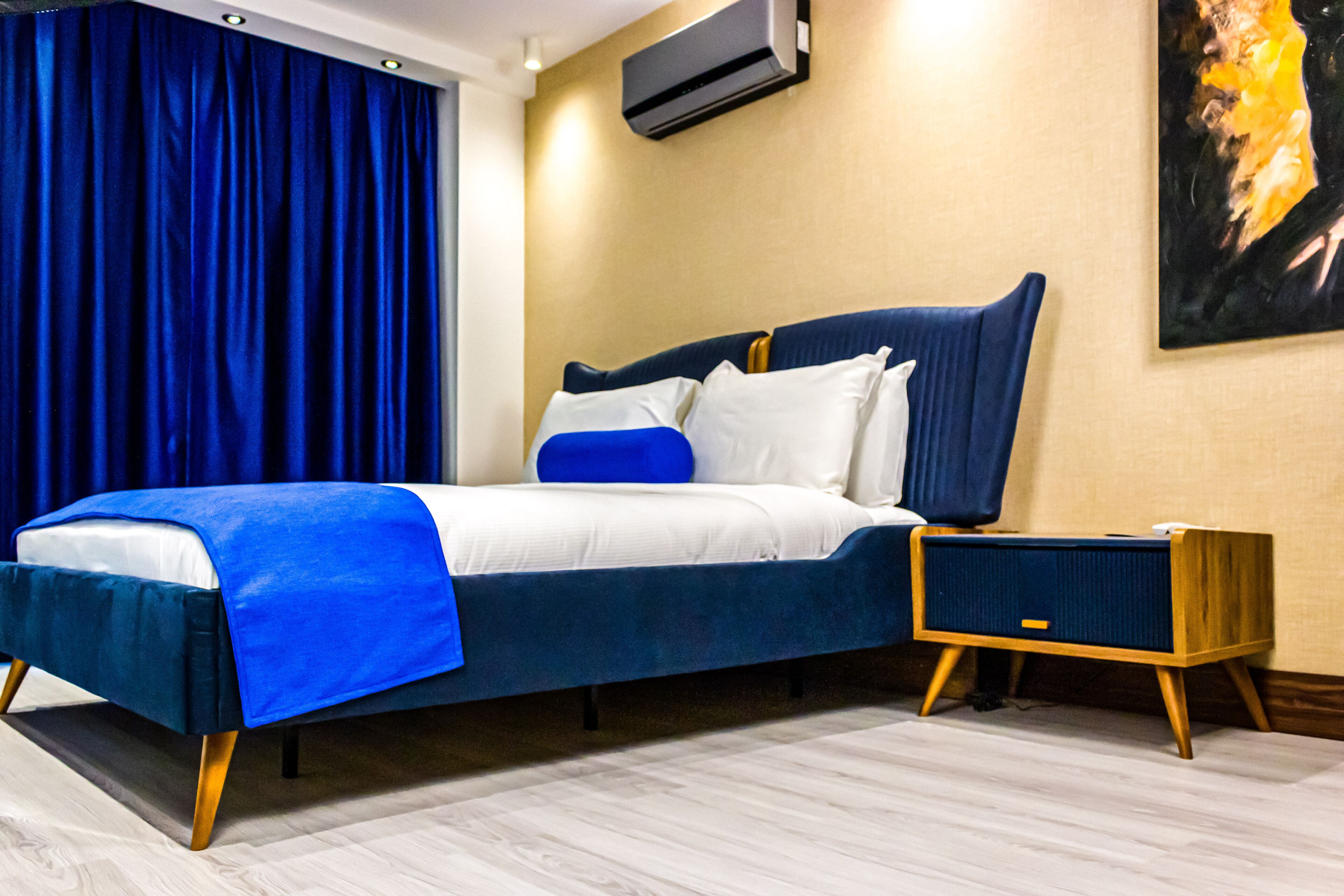 suite, balcony | desk, soundproofing, iron/ironing board, rollaway beds