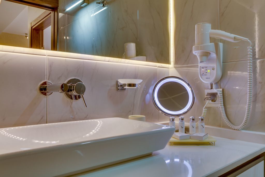 suite, balcony | bathroom amenities | shower, free toiletries, hair dryer, bathrobes