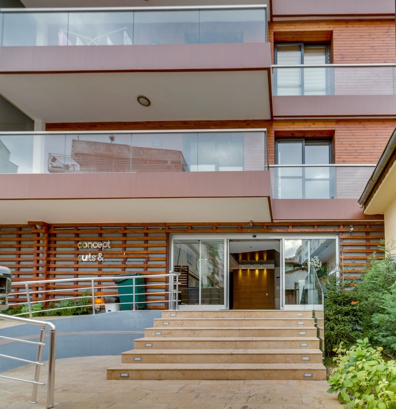 Vista frontal de la propiedad