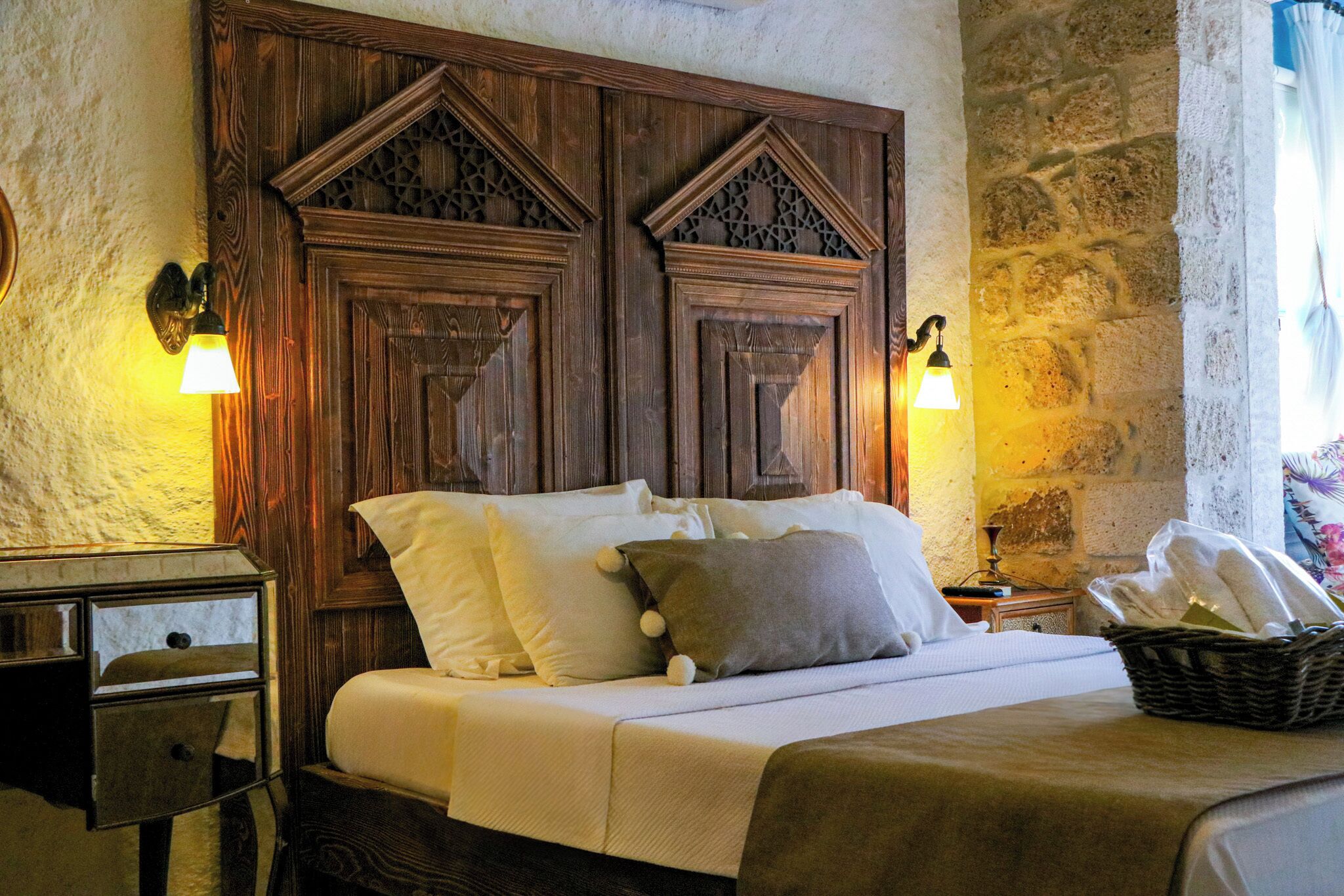 deluxe triple room | 1 bedroom, in-room safe, desk, soundproofing