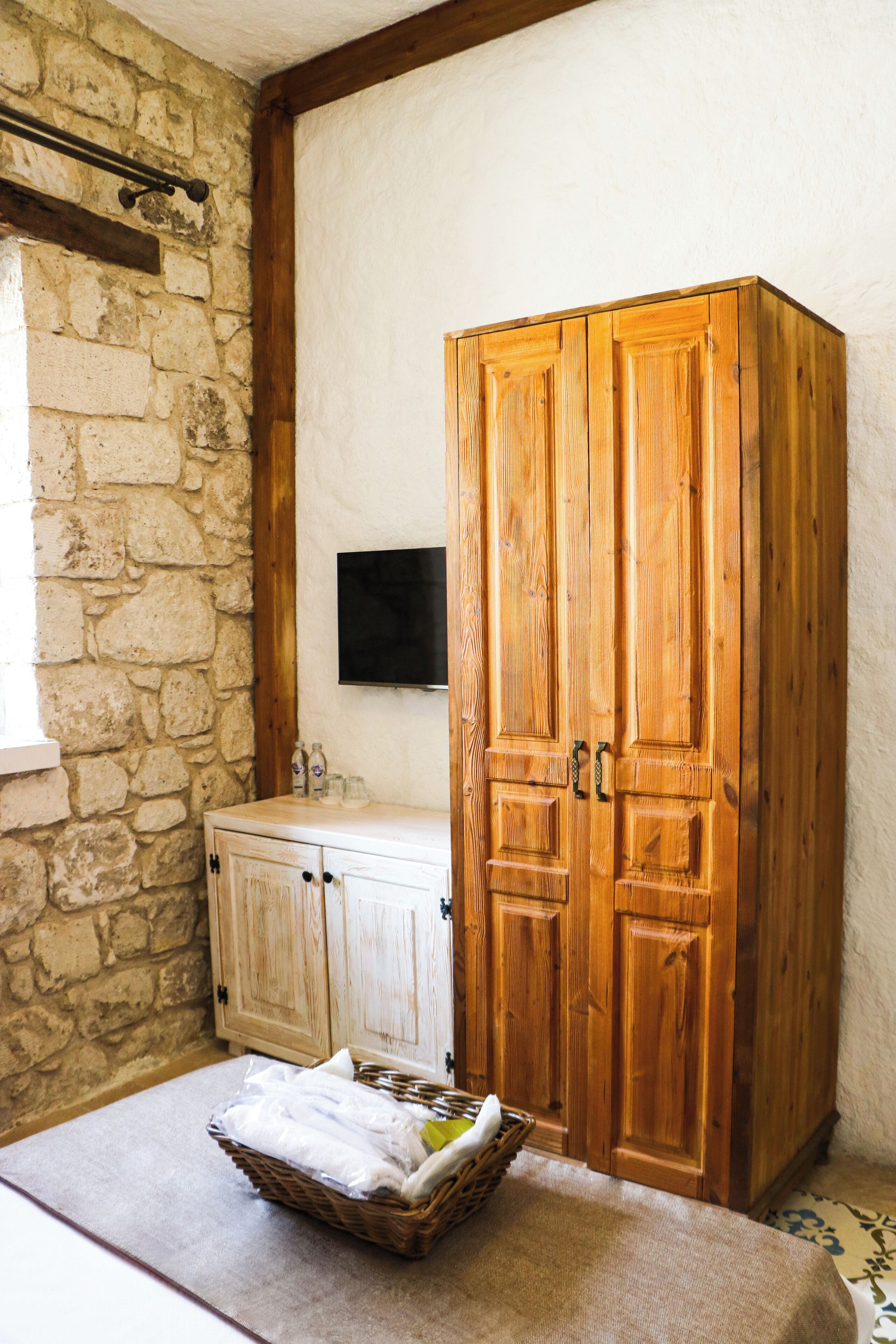 economy room, 1 bedroom, non smoking, shared bathroom | 1 bedroom, in-room safe, desk, soundproofing