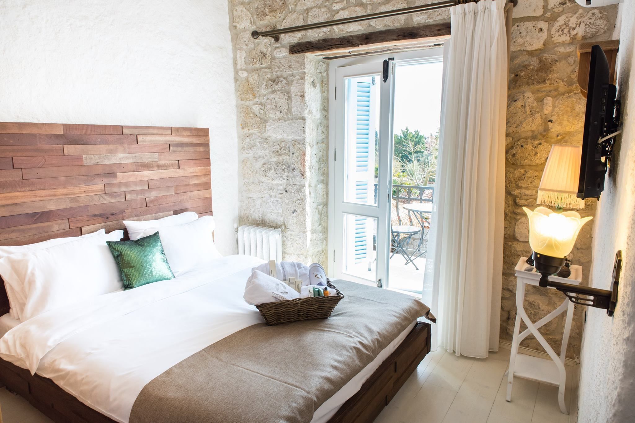 Deluxe Room, Balcony | In-room safe, desk, soundproofing, free WiFi