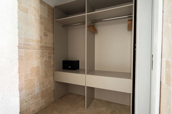 Deluxe Triple Room, Non Smoking, City View | Memory-foam beds, minibar, in-room safe, individually decorated - Palm Alaçatı Boutique Hotel (Cesme)