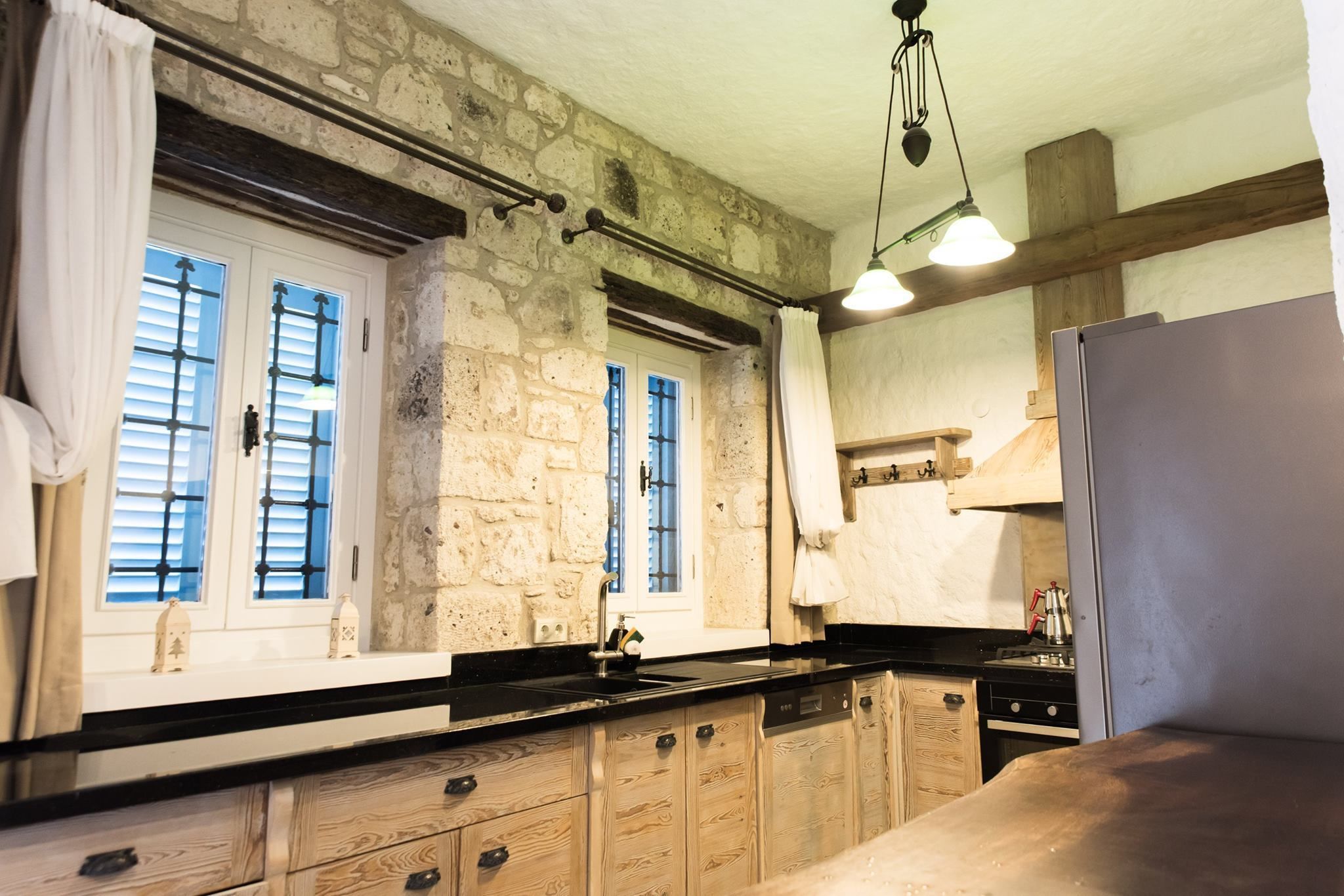 honeymoon suite, fireplace | private kitchen