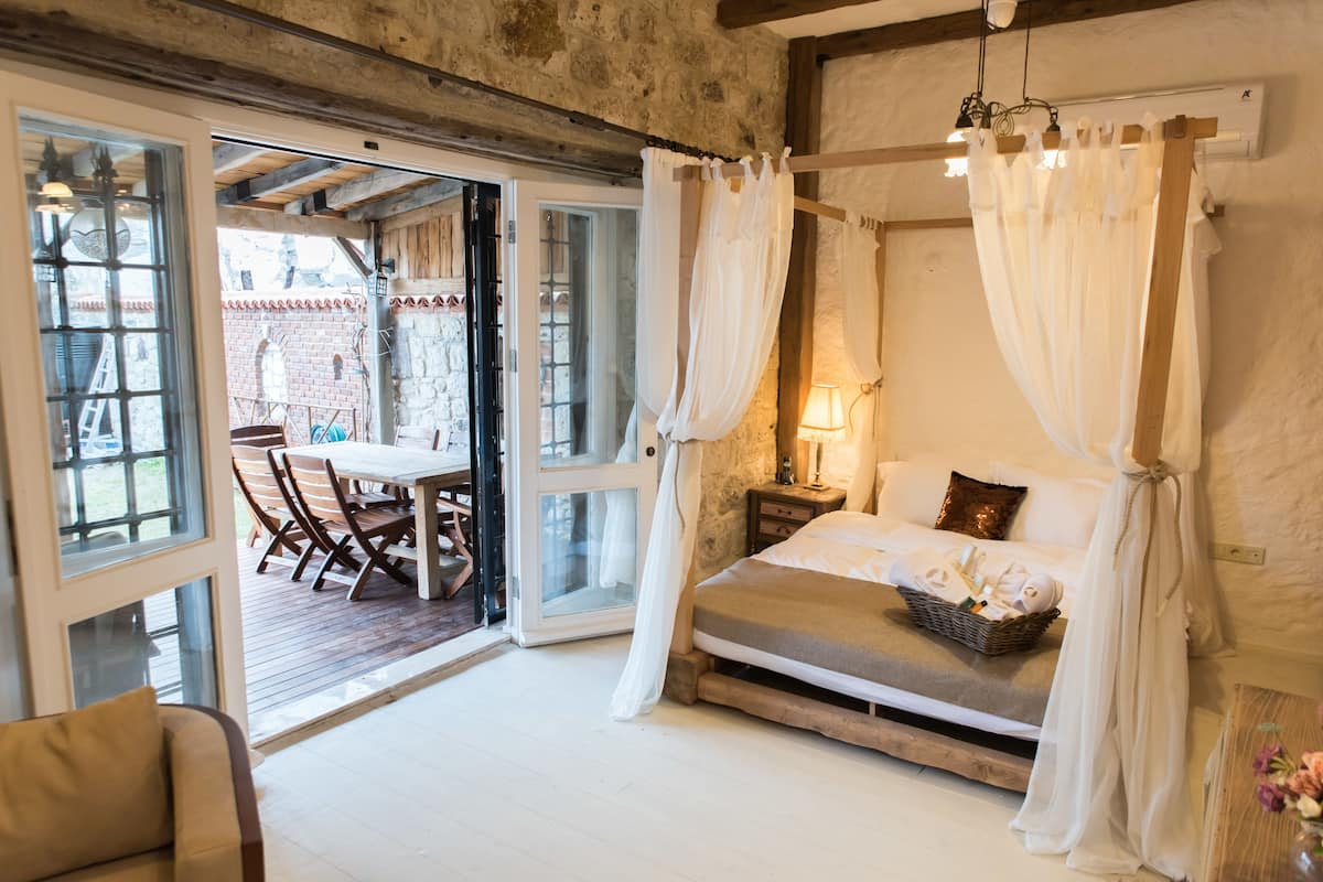 Honeymoon-Suite, Kamin | 1 Schlafzimmer, Zimmersafe, Schreibtisch, schallisolierte Zimmer