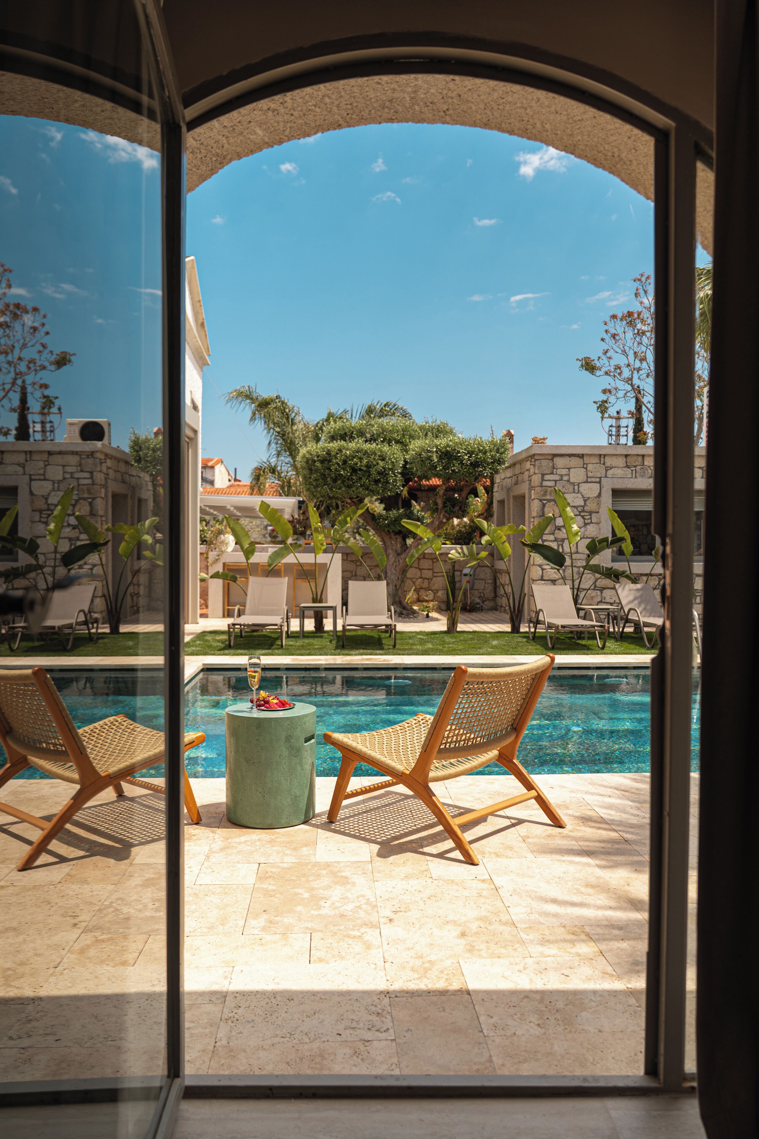 Quarto luxo, varanda, vista para o jardim | Fachada
