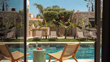 Quarto luxo, varanda, vista para o jardim | Fachada