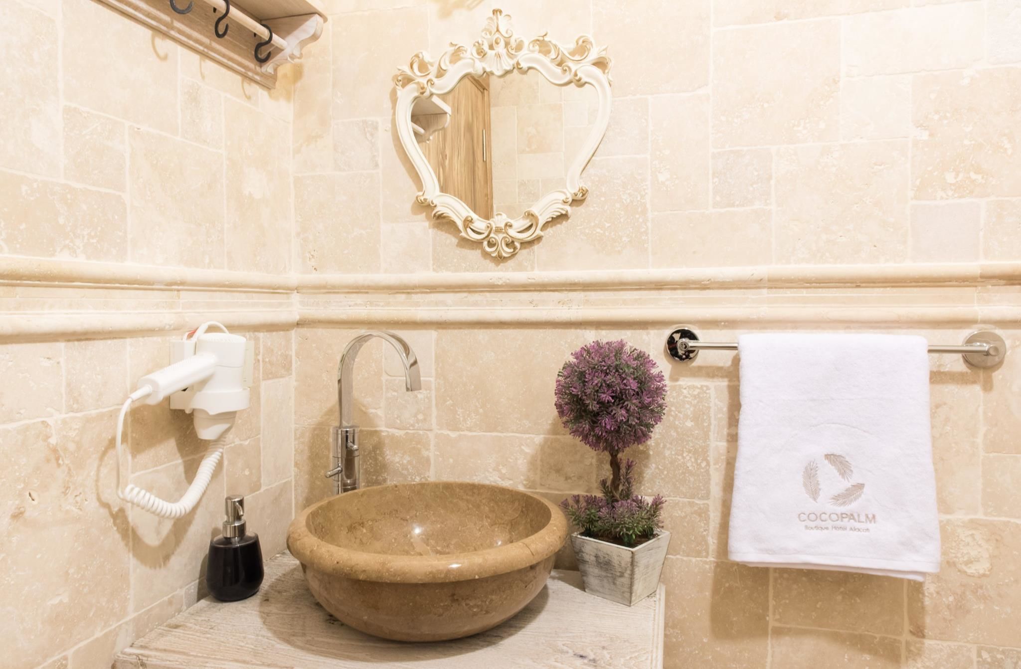 deluxe room, balcony | bathroom sink