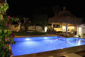 Outdoor pool, a waterfall pool - Cocopalm Boutique Hotel Alaçatı (Cesme)