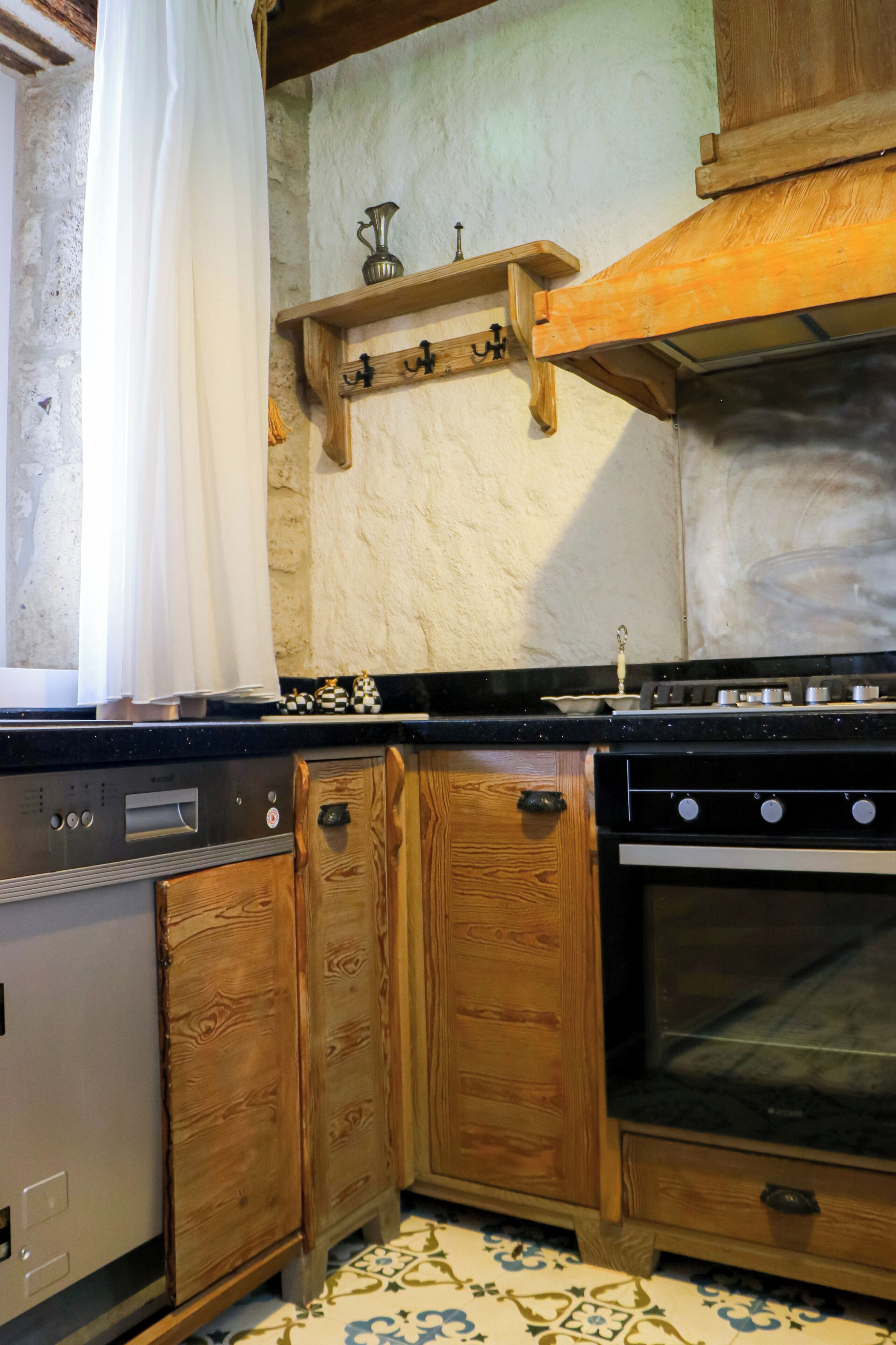 honeymoon suite, fireplace | 1 bedroom, in-room safe, desk, soundproofing