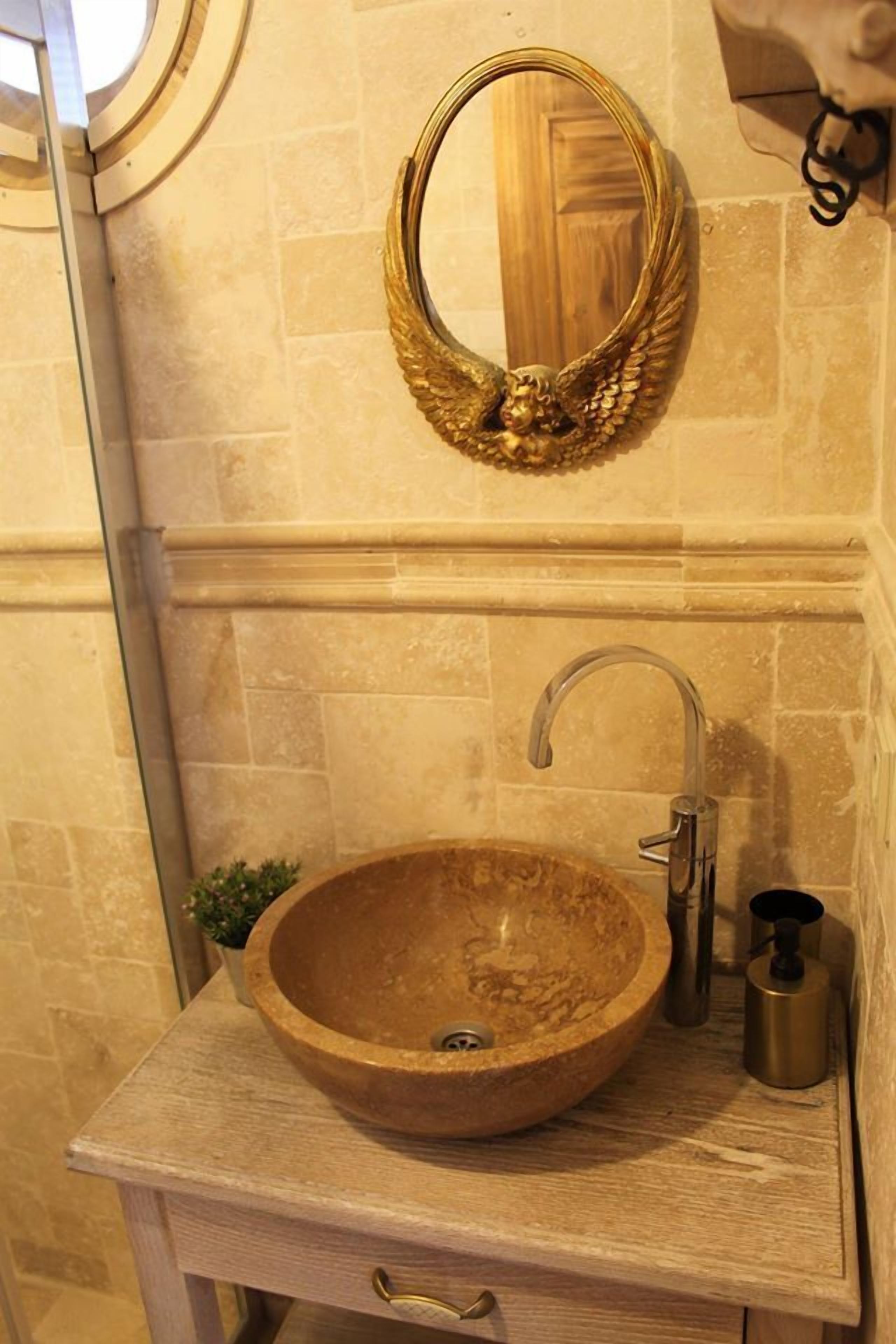 standard room | bathroom sink