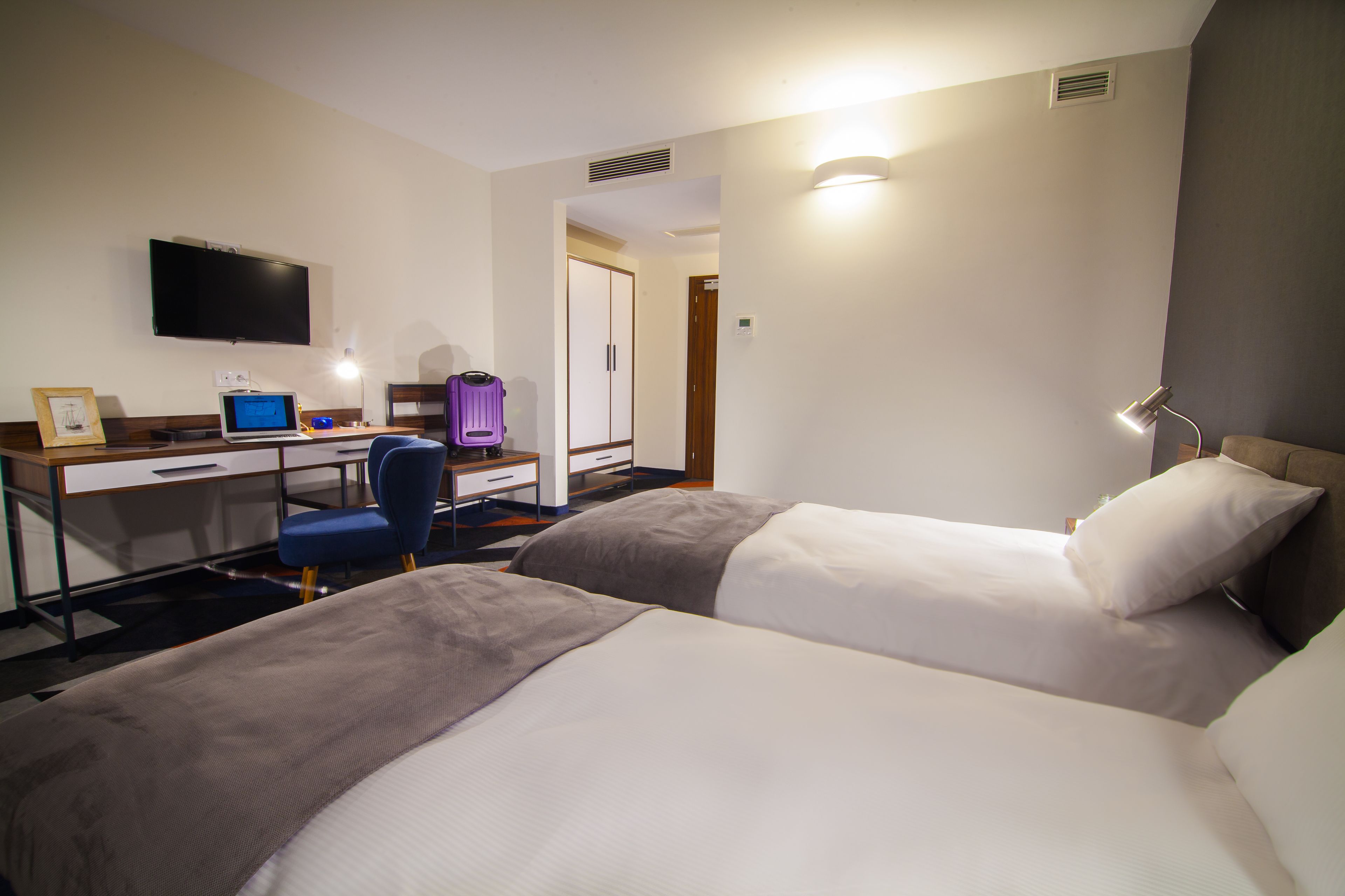double room | in-room safe, soundproofing, free wifi, bed sheets