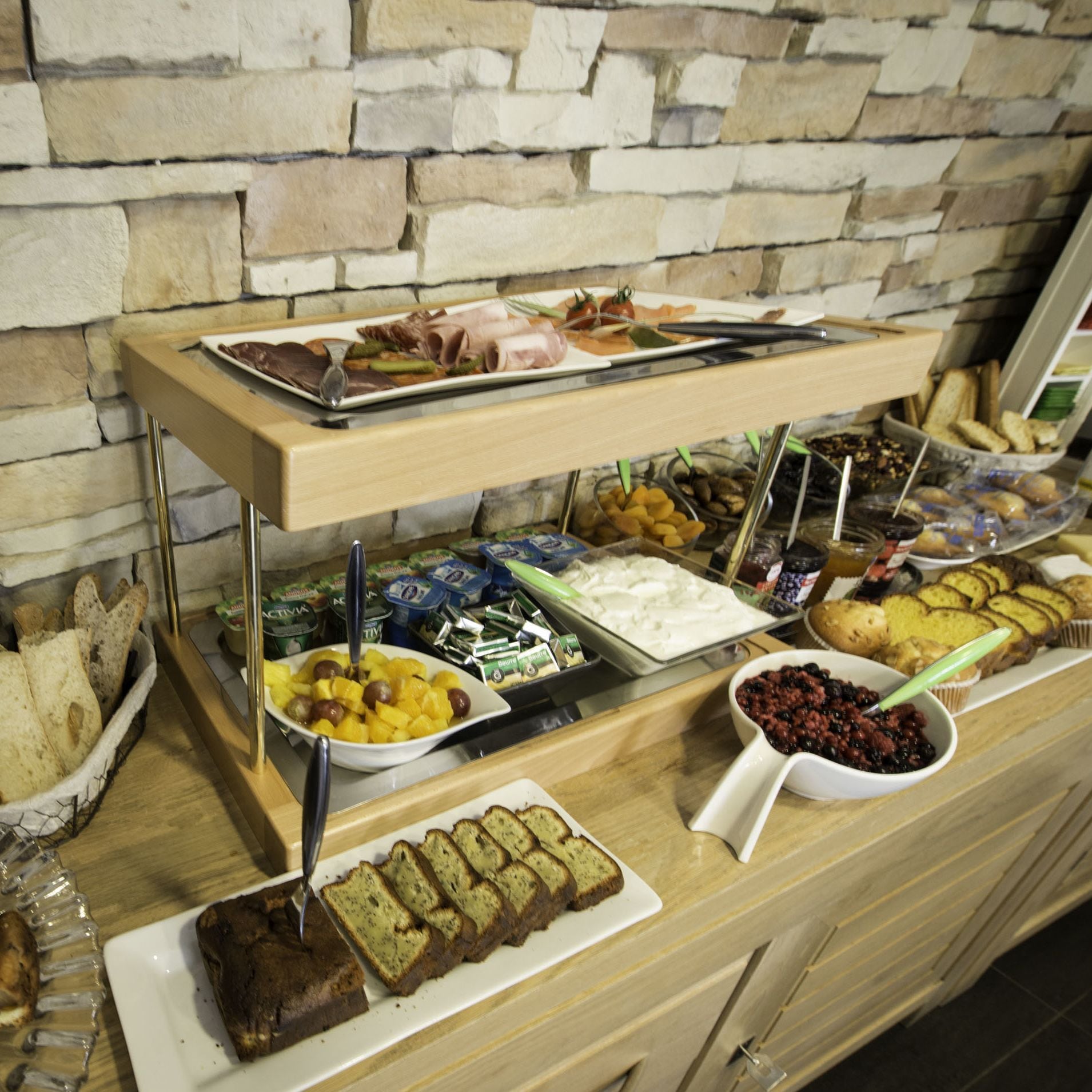 Buffet breakfast on weekdays (EUR 15.50 per person)