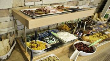 Desayuno buffet los días de semana (EUR 15.50 por persona)