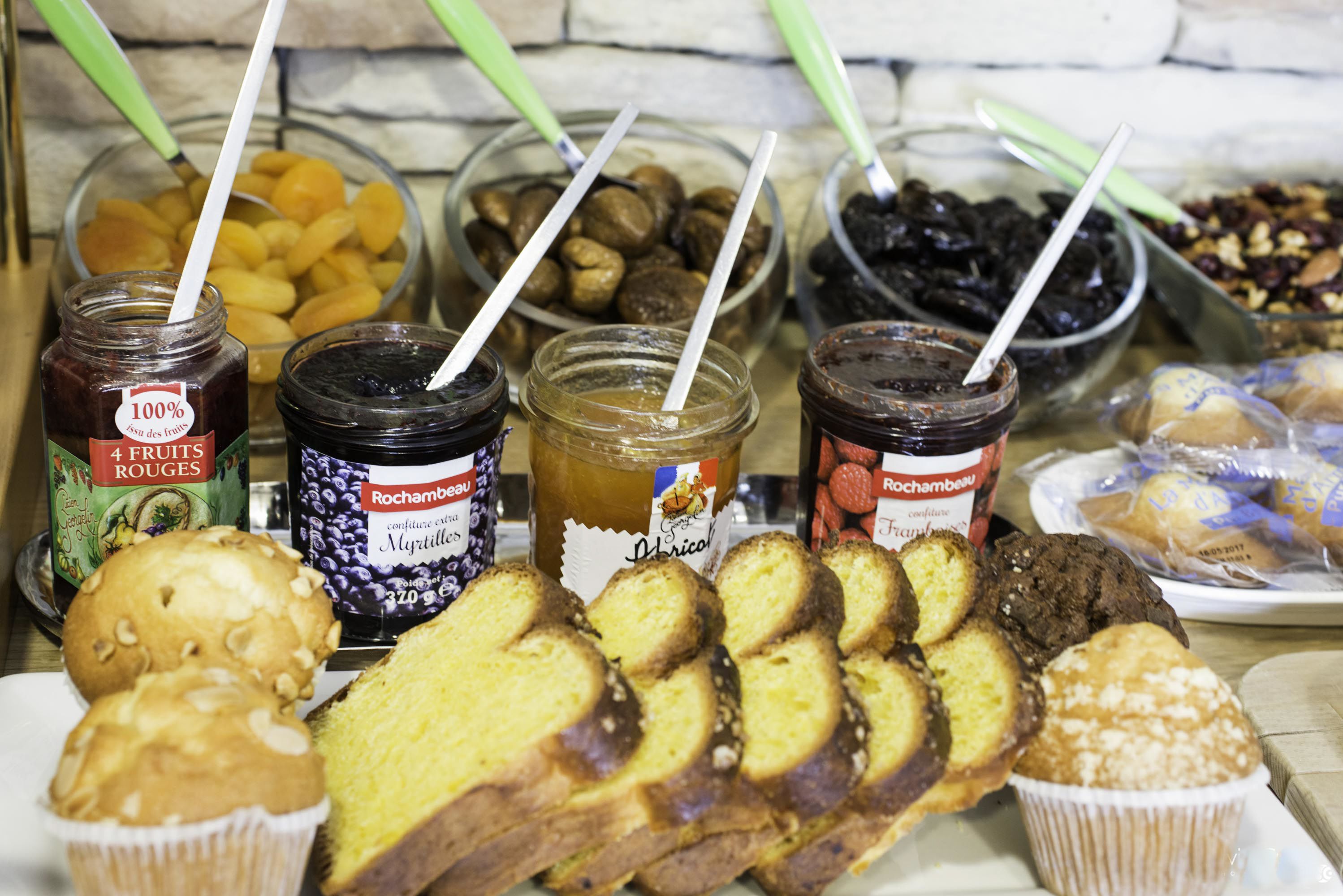 daily buffet breakfast (eur 15.50 per person)