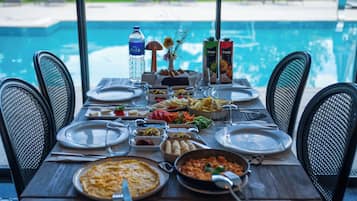 Desayuno completo todos los días (con cargo)