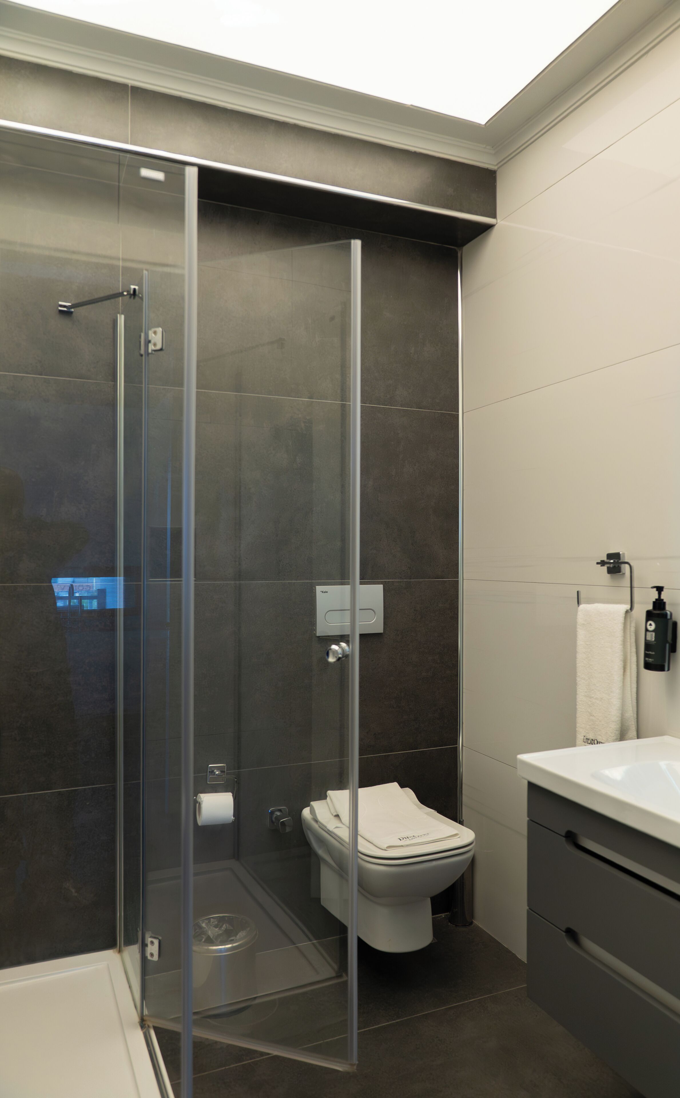 Luxury Double Room, Lake View | Bathroom | Free toiletries, hair dryer, bathrobes, slippers