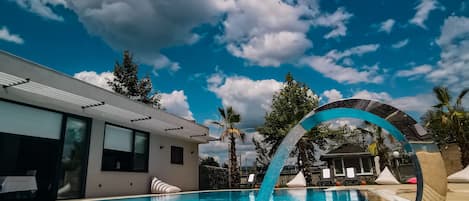 Outdoor pool, sun loungers