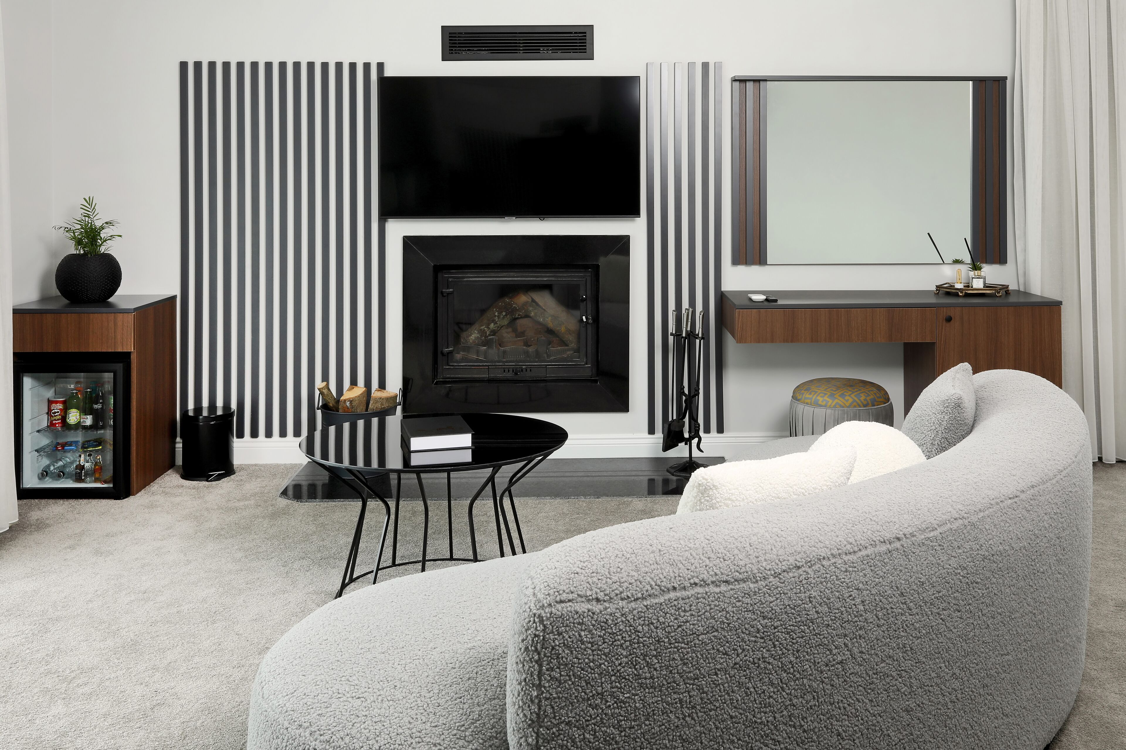 Habitación de lujo, vista al lago | Ropa de cama de alta calidad, camas Select Comfort y minibar 