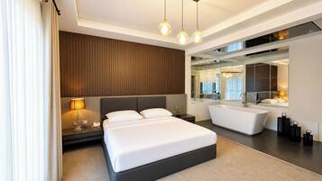 Phòng Cao cấp, quang cảnh hồ | Bộ đồ giường cao cấp, nệm Select Comfort, minibar