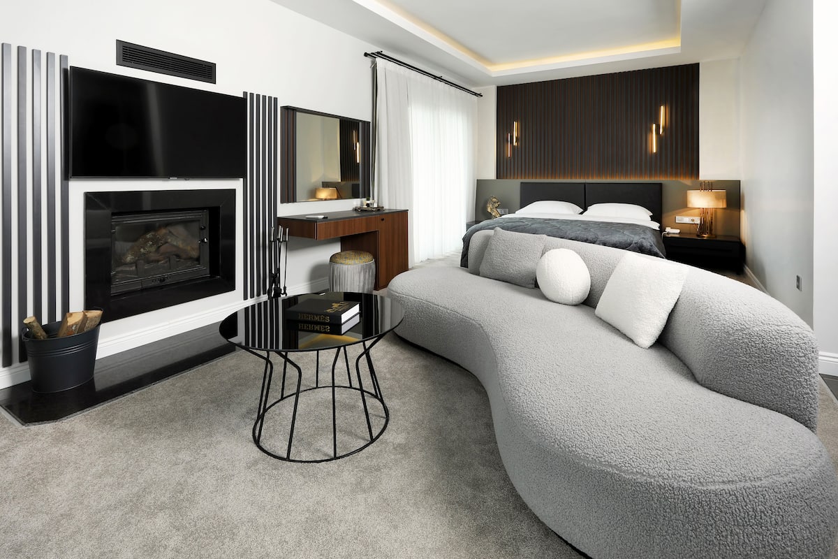 Kamar Mewah, pemandangan danau | Seprai premium, tempat tidur Select Comfort, minibar, dan brankas