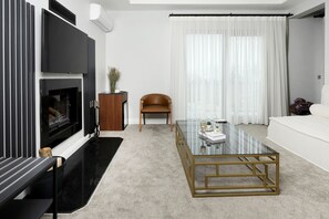 Quarto superluxo, vista para o lago | Roupas de cama premium, camas Select Comfort, frigobar