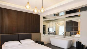 Chambre Luxe, vue lac | Literie de qualité supérieure, matelas Select Comfort, minibar