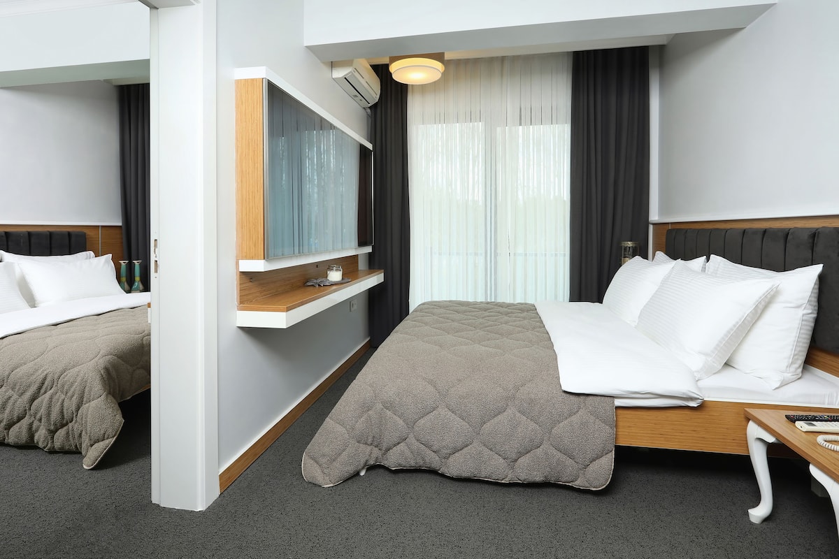 Familiekamer, kamers met tussendeur | Luxe beddengoed, Select Comfort-bedden, een minibar