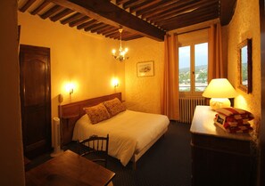 Minibar, coffres-forts dans les chambres, décoration personnalisée