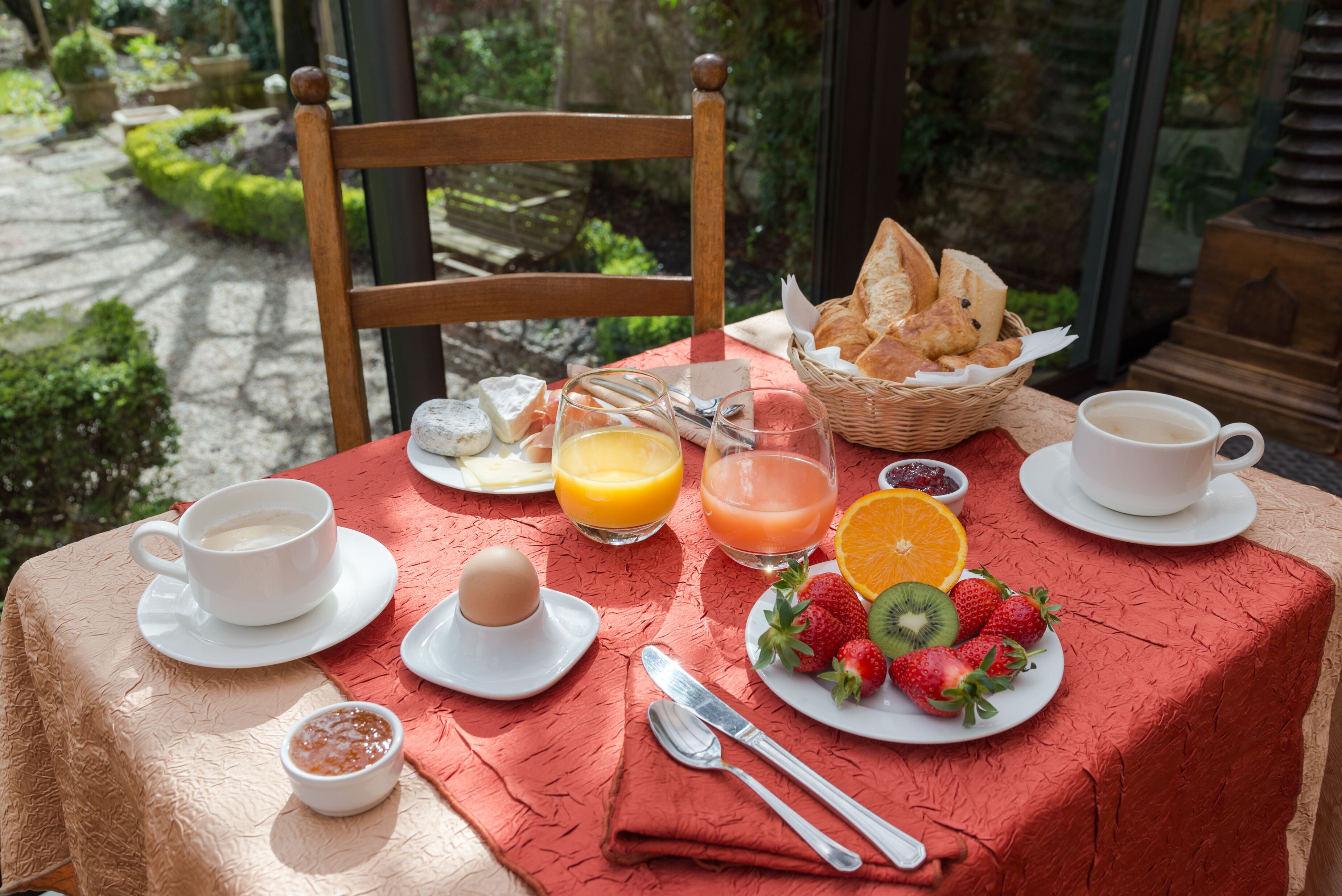 daily buffet breakfast (eur 15 per person)