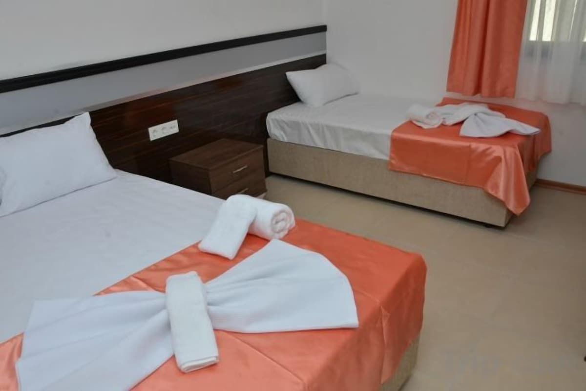 Ropa de cama de alta calidad, minibar y escritorio