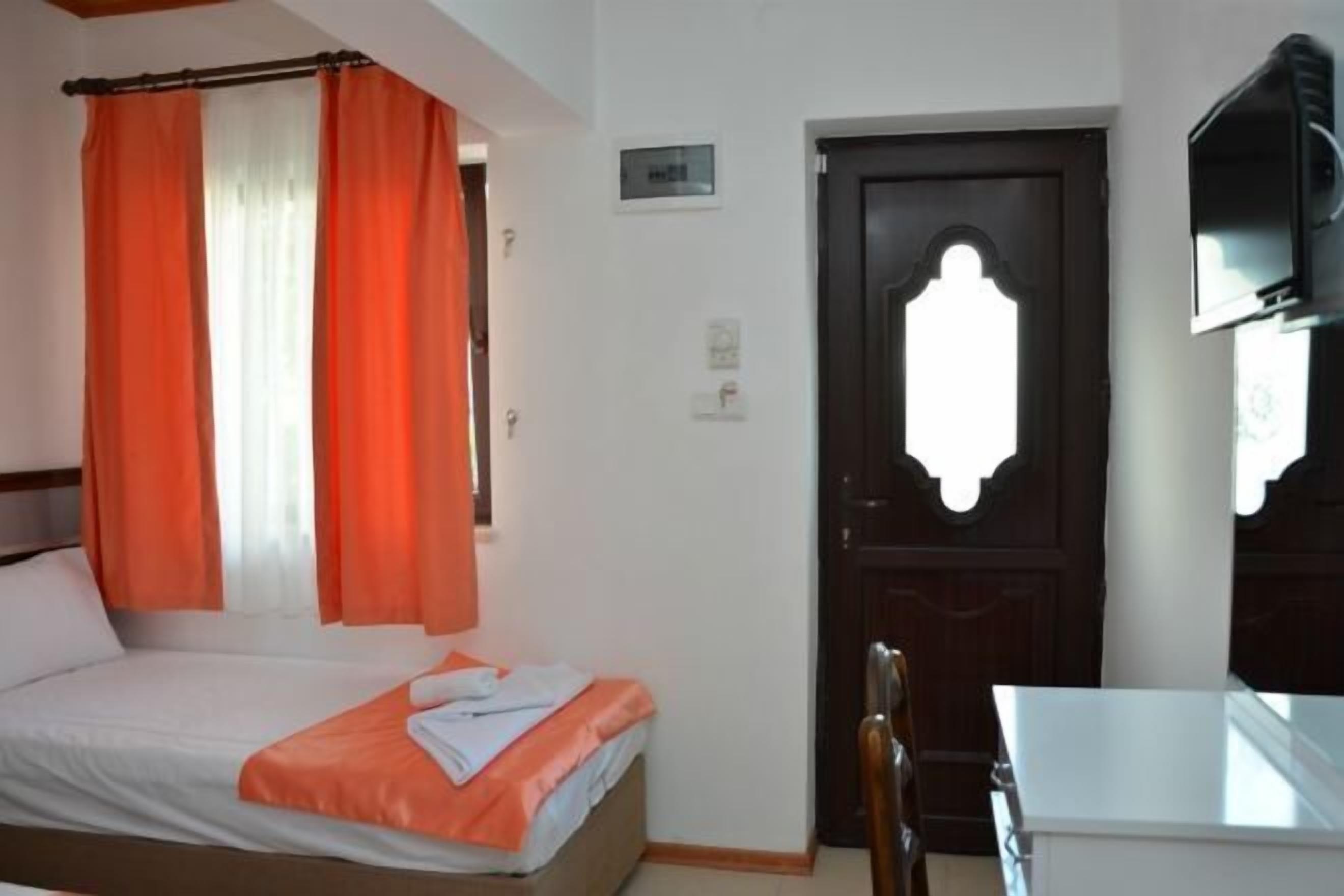 Premium bedding, minibar, desk, soundproofing