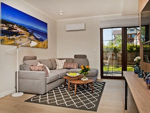 Apartment, 1 Bedroom, Terrace (ul. Ogrodowa 136/A1) | Private kitchen | Full-size fridge, microwave, oven, stovetop