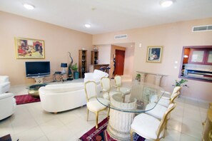 Apartment, 3 Bedrooms | In-room dining