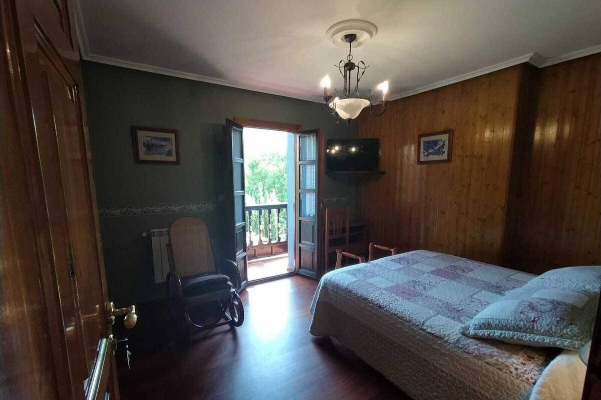 Familiekamer, 2 slaapkamers | Een bureau, extra bedden (toeslag), gratis wifi, beddengoed