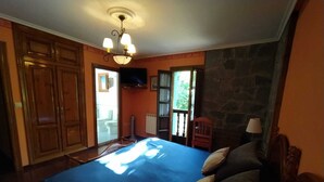 Double Room | Desk, rollaway beds, free WiFi, bed sheets - Casa de Aldea Villalén (Ribadesella)