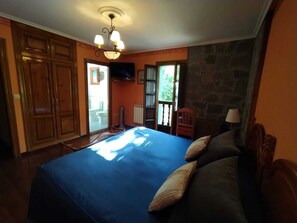 Habitación doble | Escritorio, camas extra, wifi gratis y ropa de cama