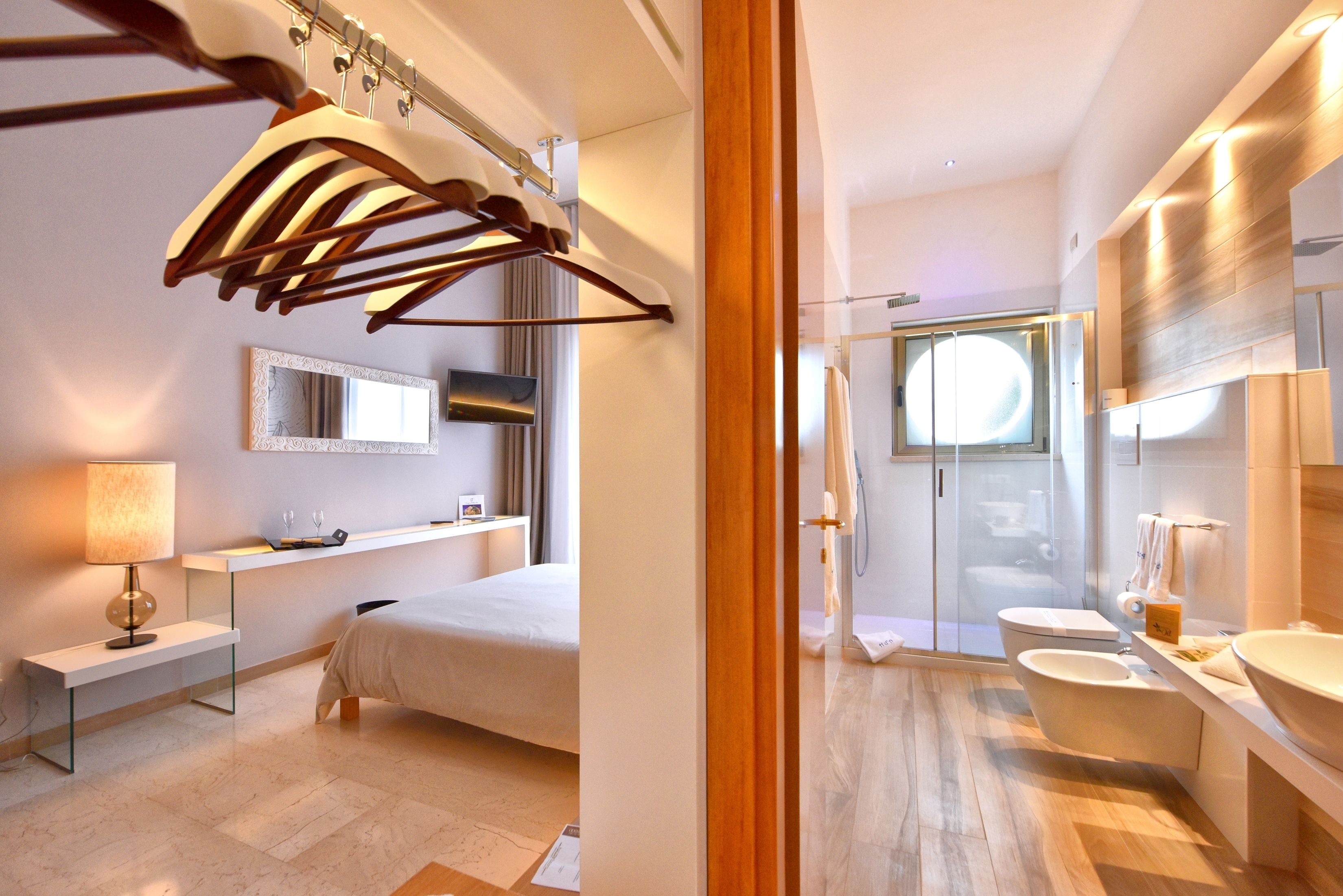 deluxe room | bathroom | shower, free toiletries, hair dryer, bidet