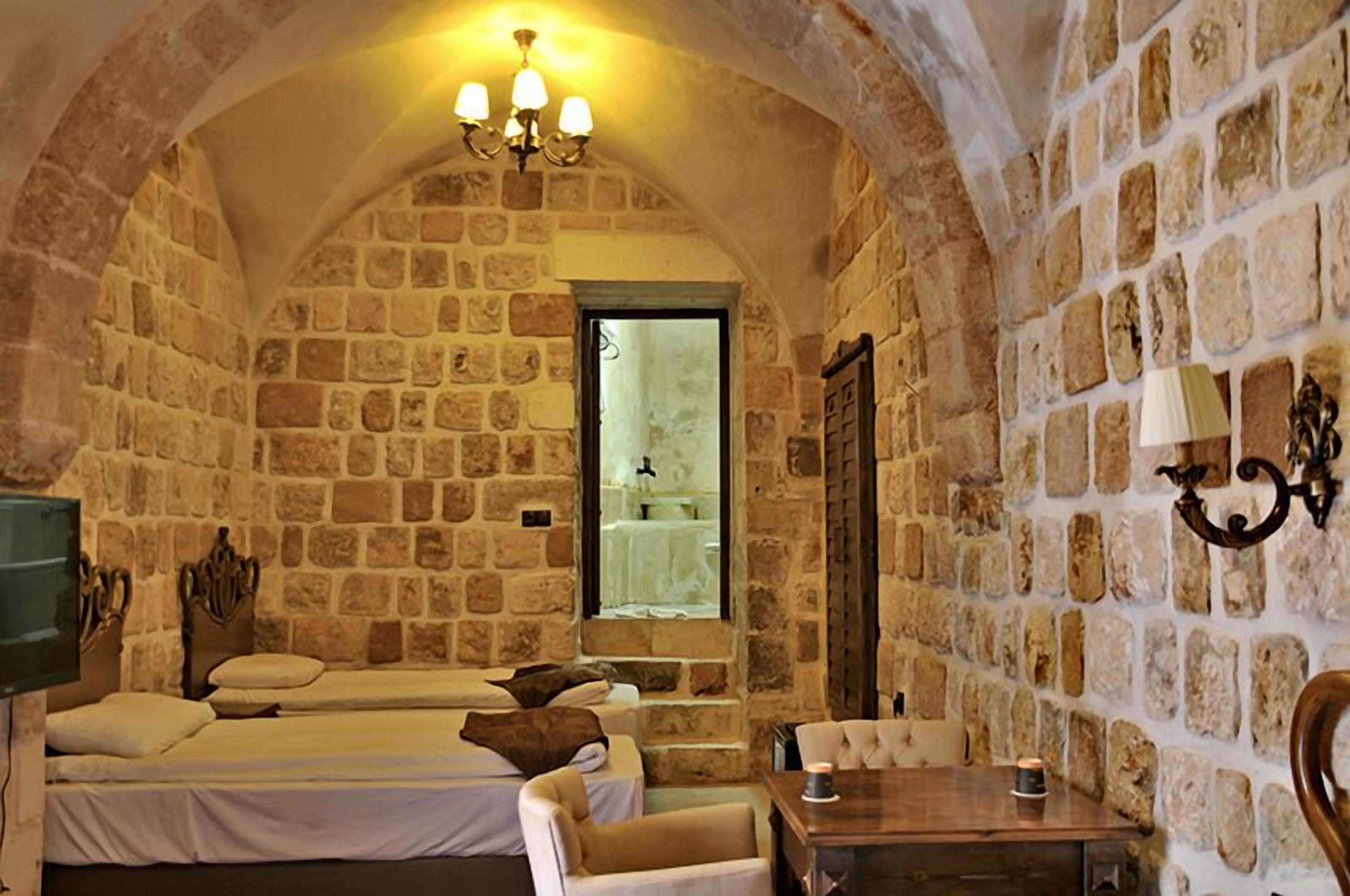 deluxe suite | minibar, in-room safe, desk, soundproofing