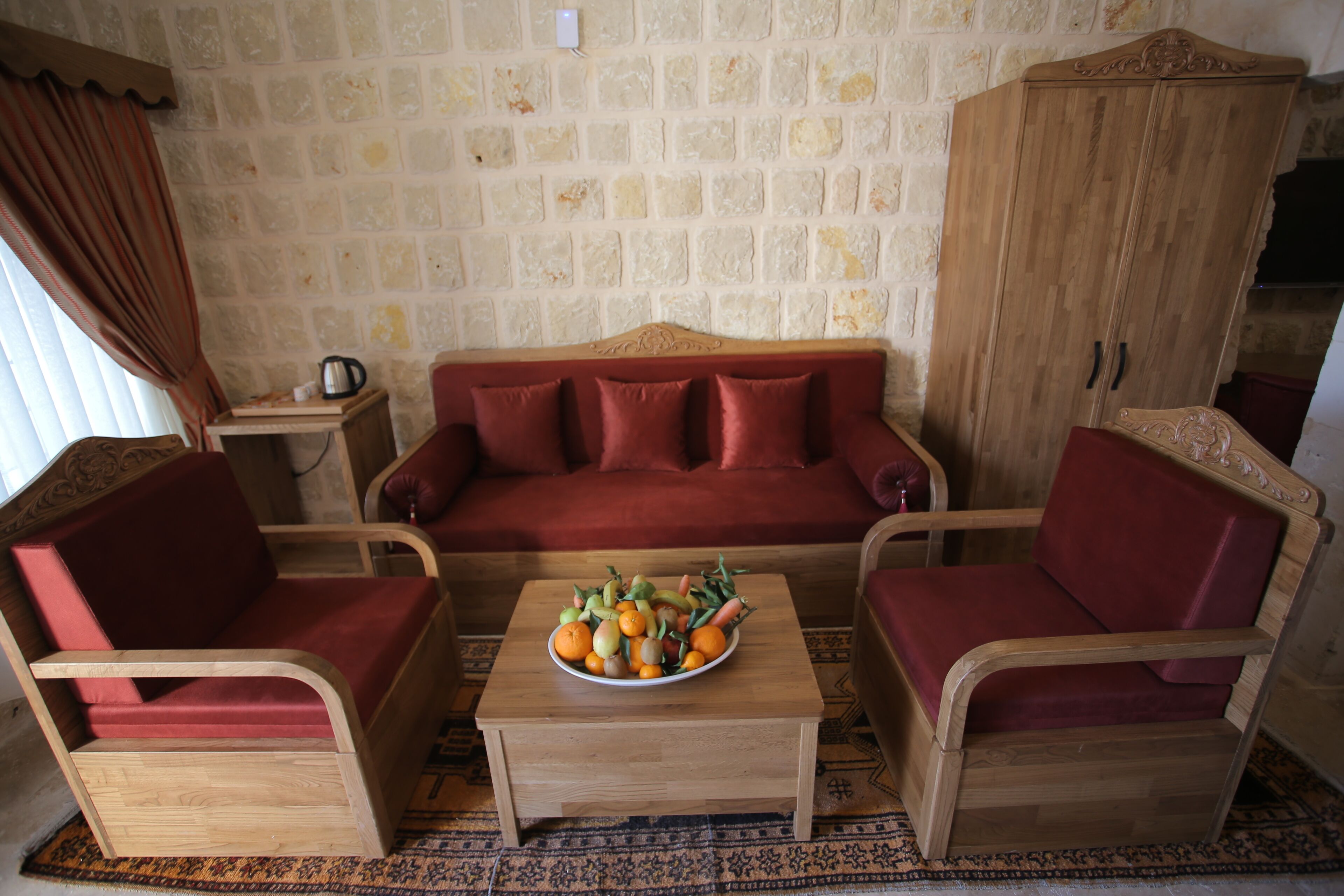 deluxe suite | minibar, in-room safe, desk, soundproofing