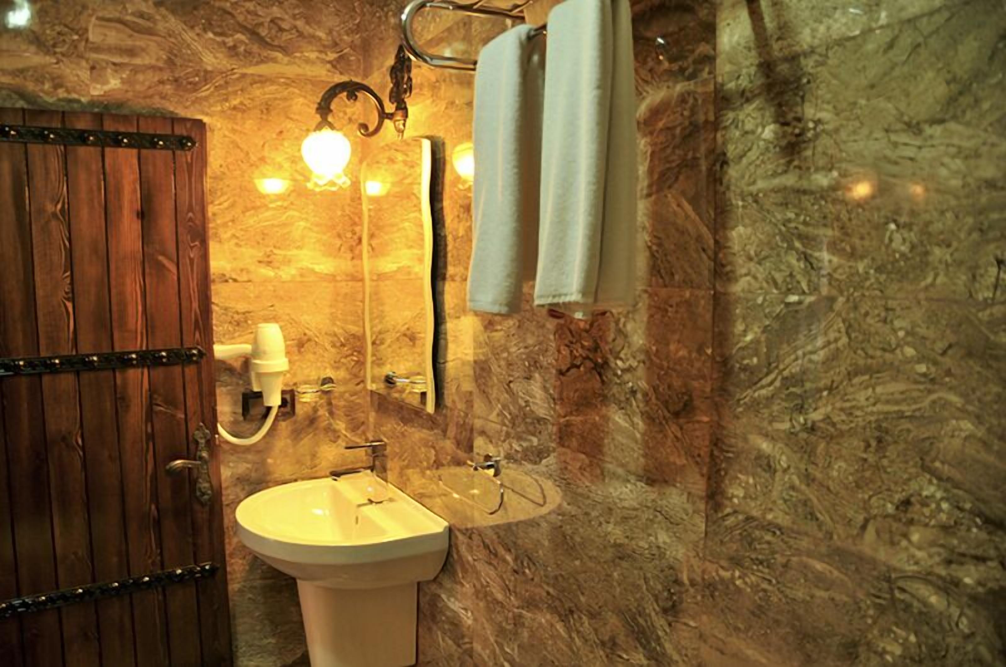 deluxe suite | bathroom sink