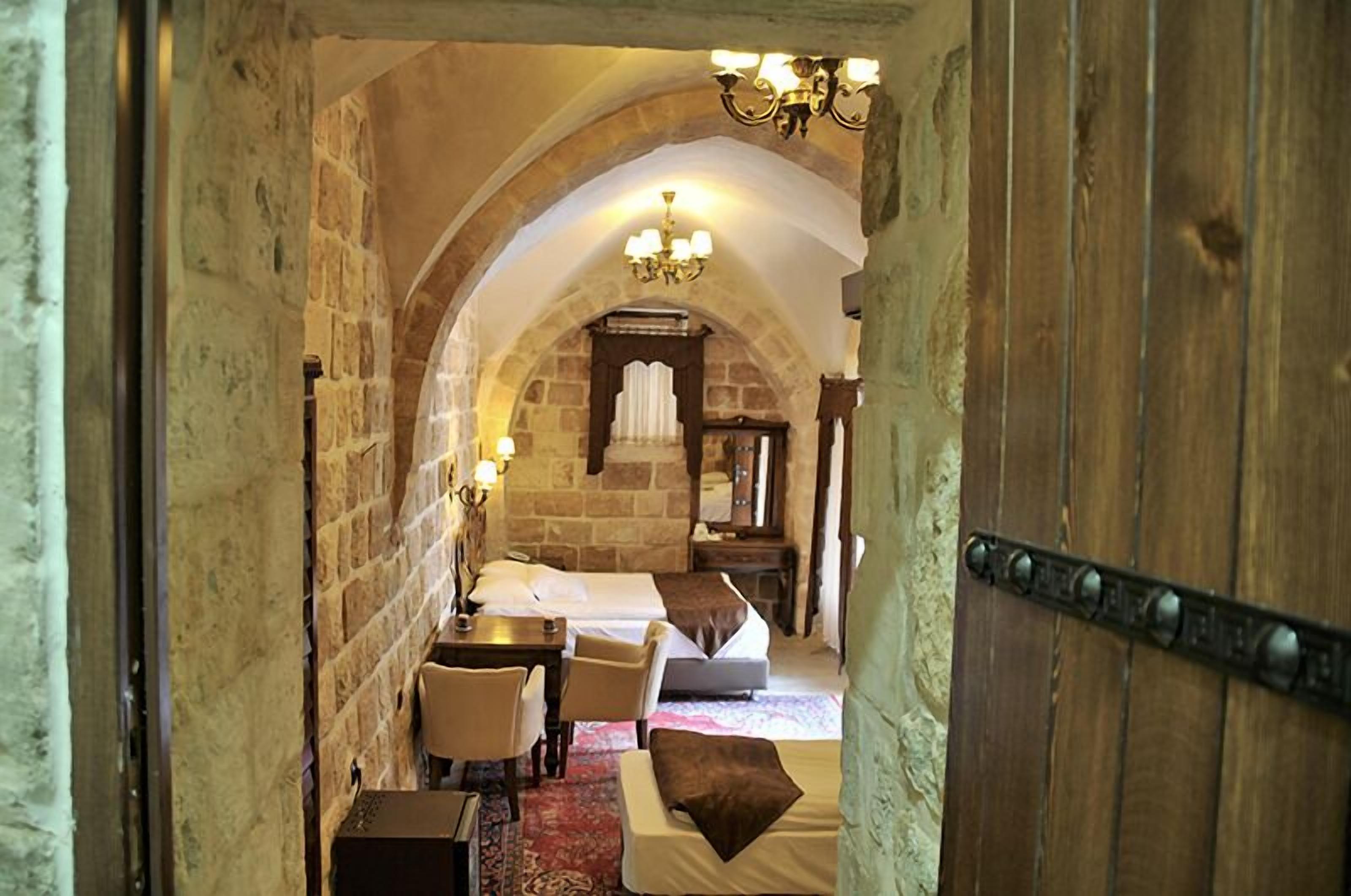 deluxe suite | minibar, in-room safe, desk, soundproofing