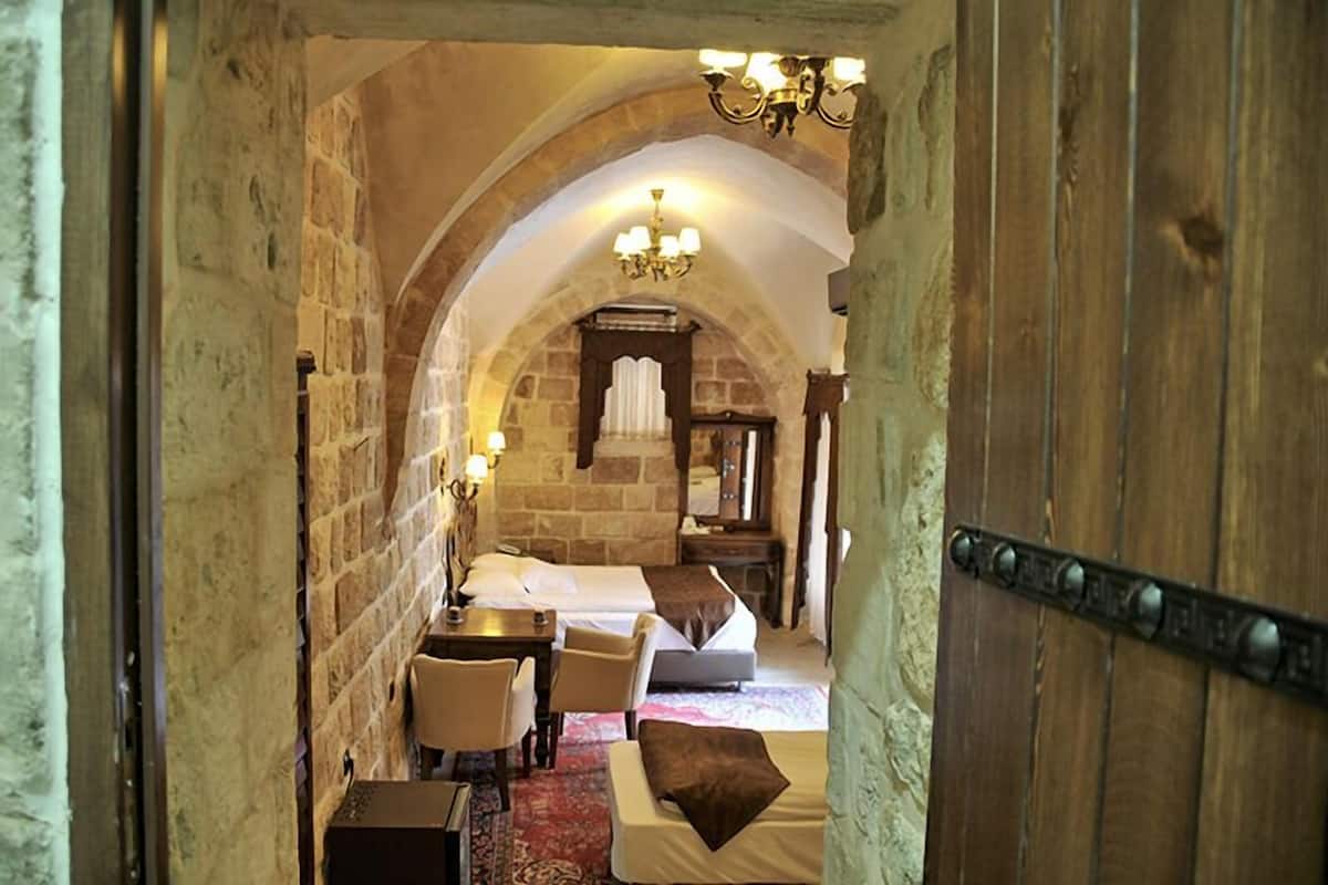 deluxe suite | minibar, in-room safe, desk, soundproofing