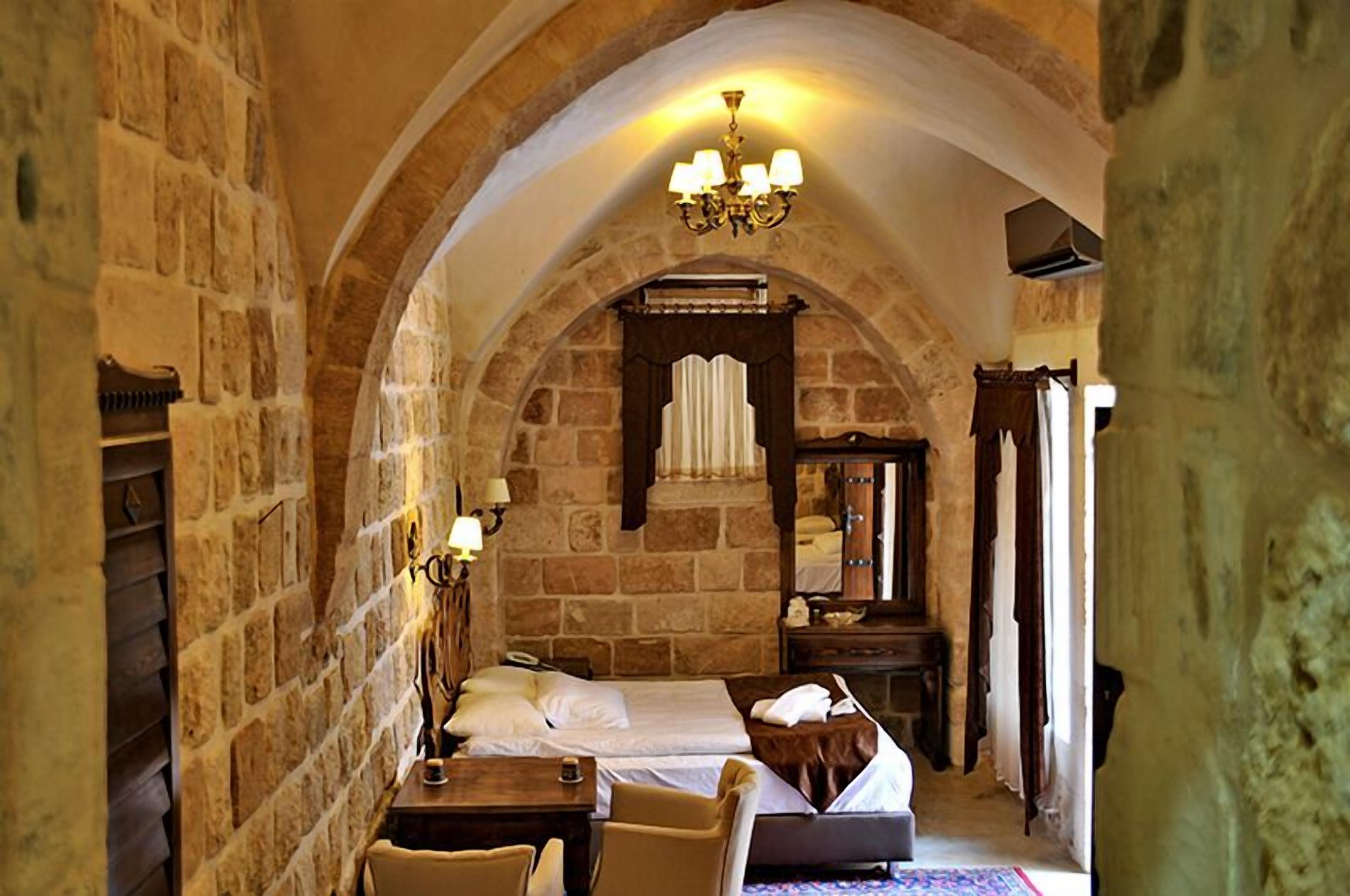 deluxe suite | minibar, in-room safe, desk, soundproofing