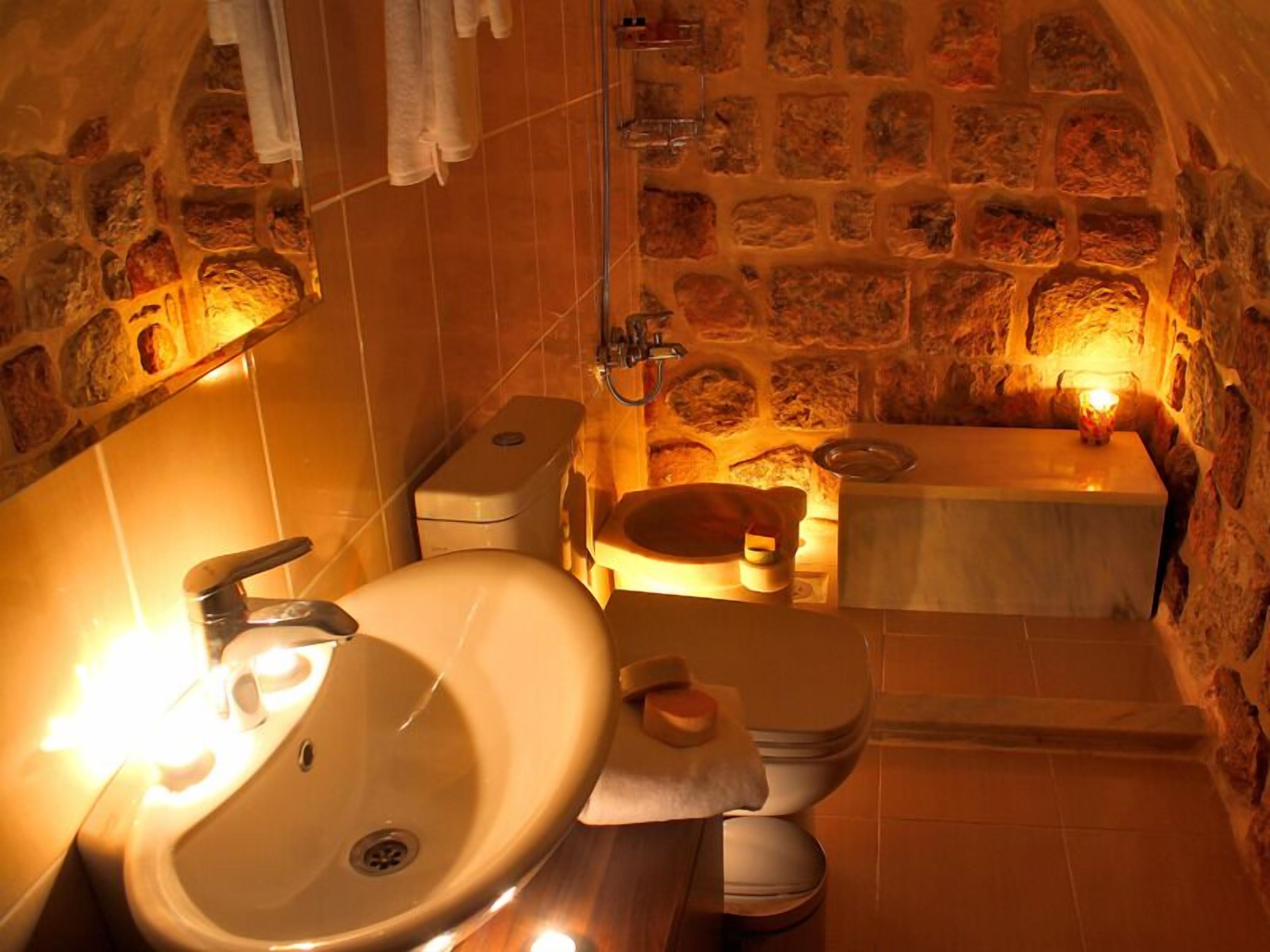 deluxe suite | bathroom | hair dryer, slippers, towels