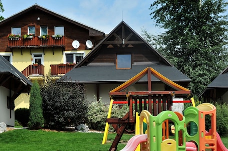 Área de juegos infantiles al aire libre